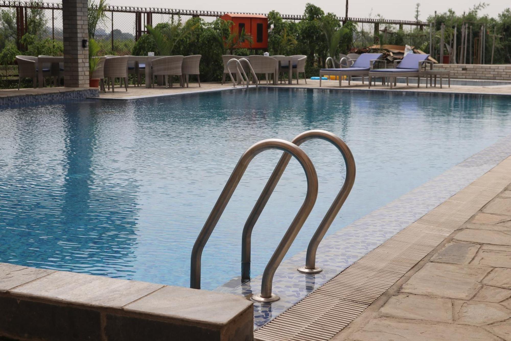 Galaxy Garden Resort Bharatpur  Bagian luar foto